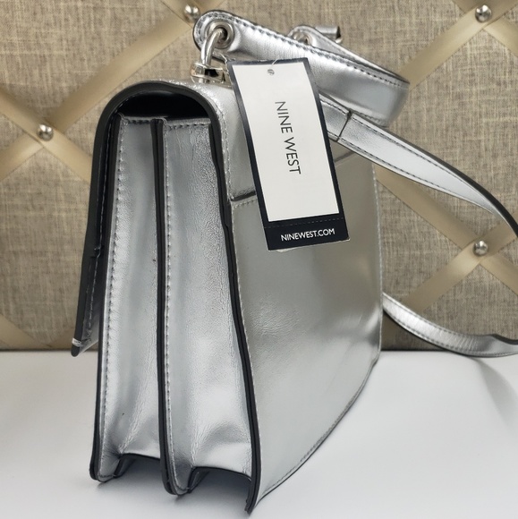 *SOLD*🆕️Nine West Metallic Silver Handbag - Picture 4 of 8
